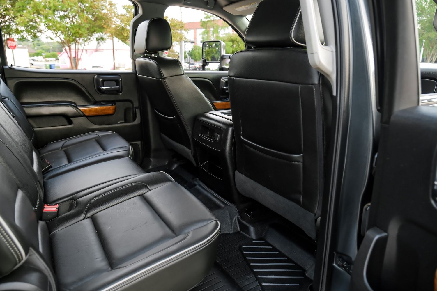 2018 Chevrolet Silverado High Country photo 45