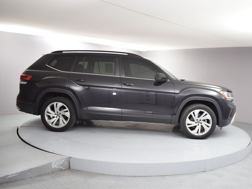 Black 2021 Volkswagen Atlas SE 4Motion with Technology SUV / Crossover All-Wheel Drive 8-Speed Automatic