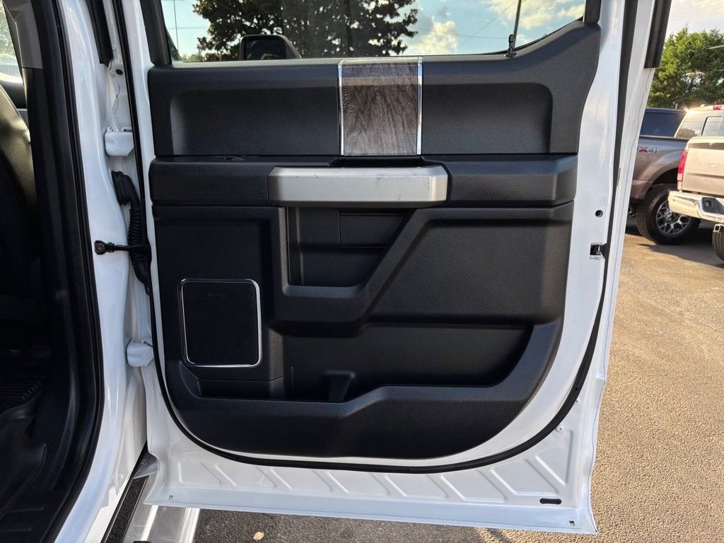 2017 Ford F-250 Lariat photo 22