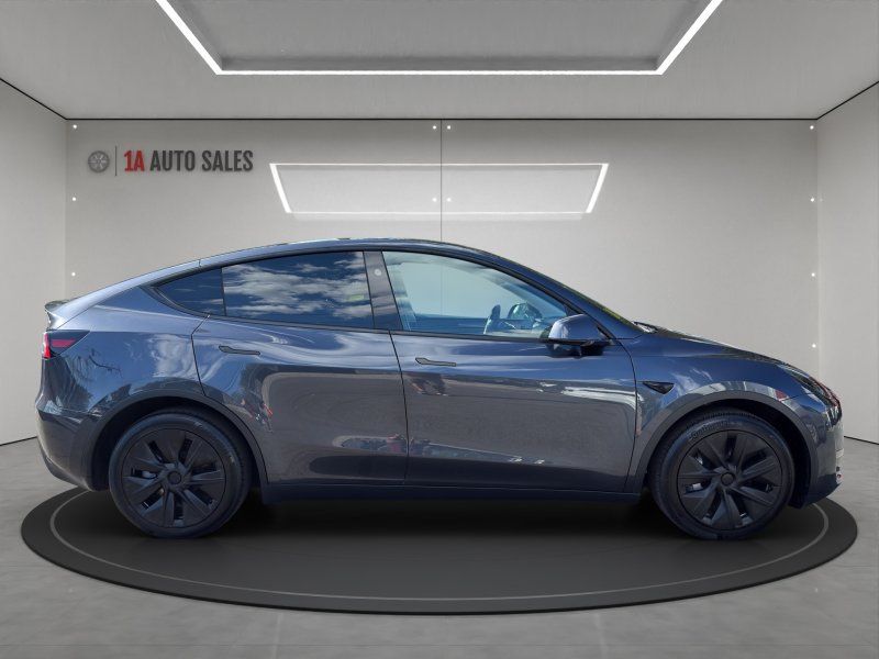 2025 Tesla Model Y Long Range photo 6