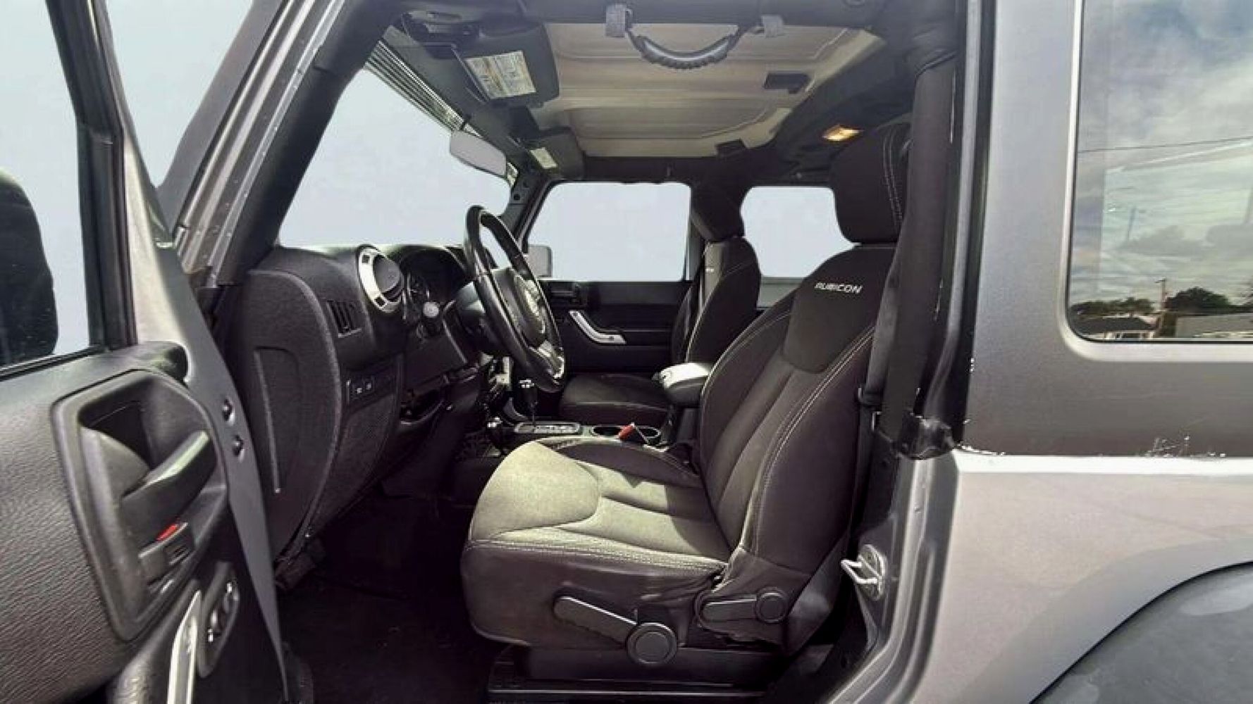 2014 Jeep Wrangler Rubicon photo 11