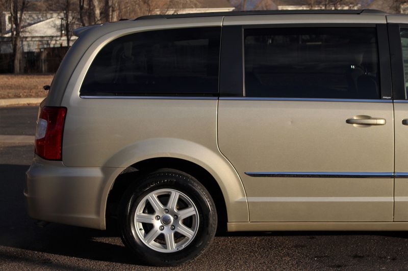 2011 CHRYSLER TOWN AND COUNTRY TOURING OWNERS MANUAL PDF visual data 3
