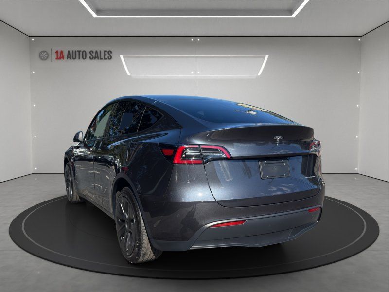 2025 Tesla Model Y Long Range photo 3