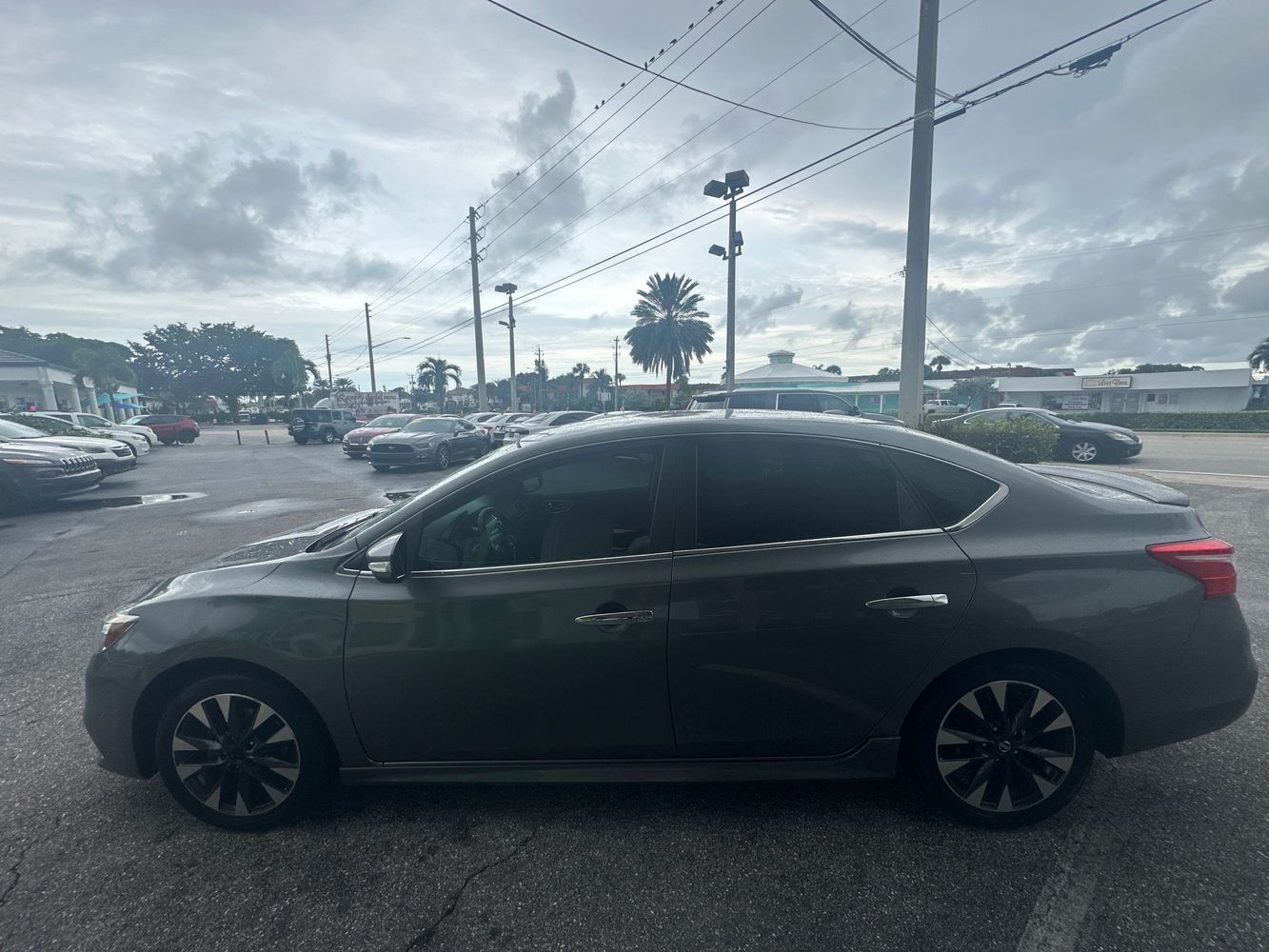 2017 Nissan Sentra photo 3