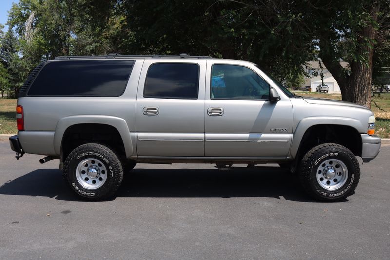 【porte】 SUBURBAN Dirt Chevrolet Suburban RST - White - Forgestar X14 - Satin