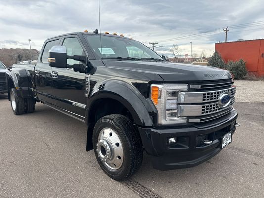2019 Ford F-450 Super Duty Platinum's photo