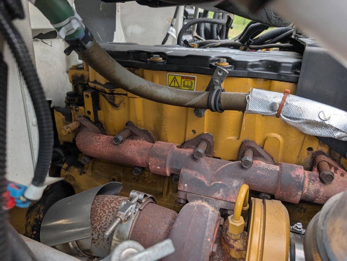 2007 Peterbilt 335 84