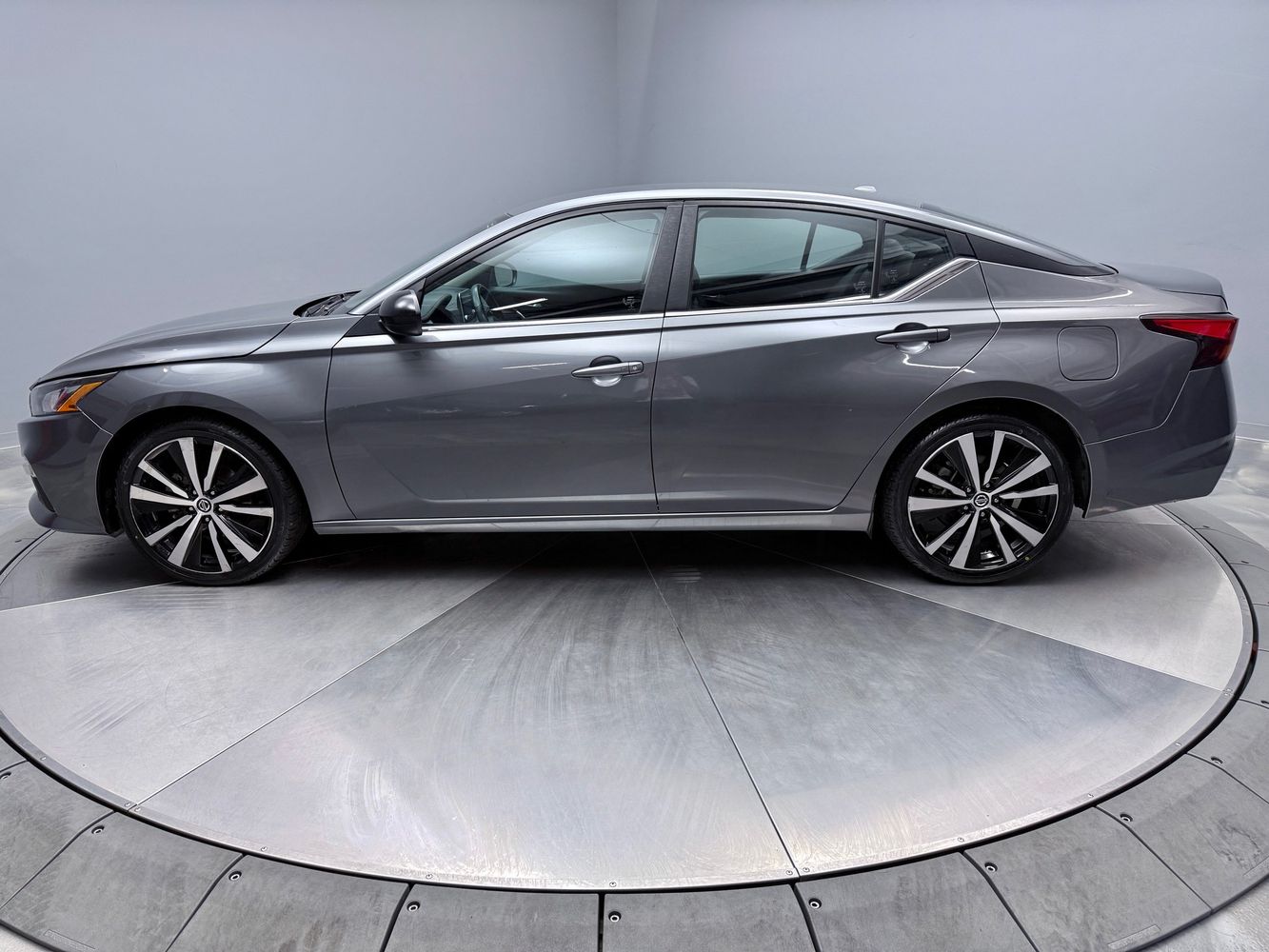2021 Nissan Altima 2.5 SR photo 8