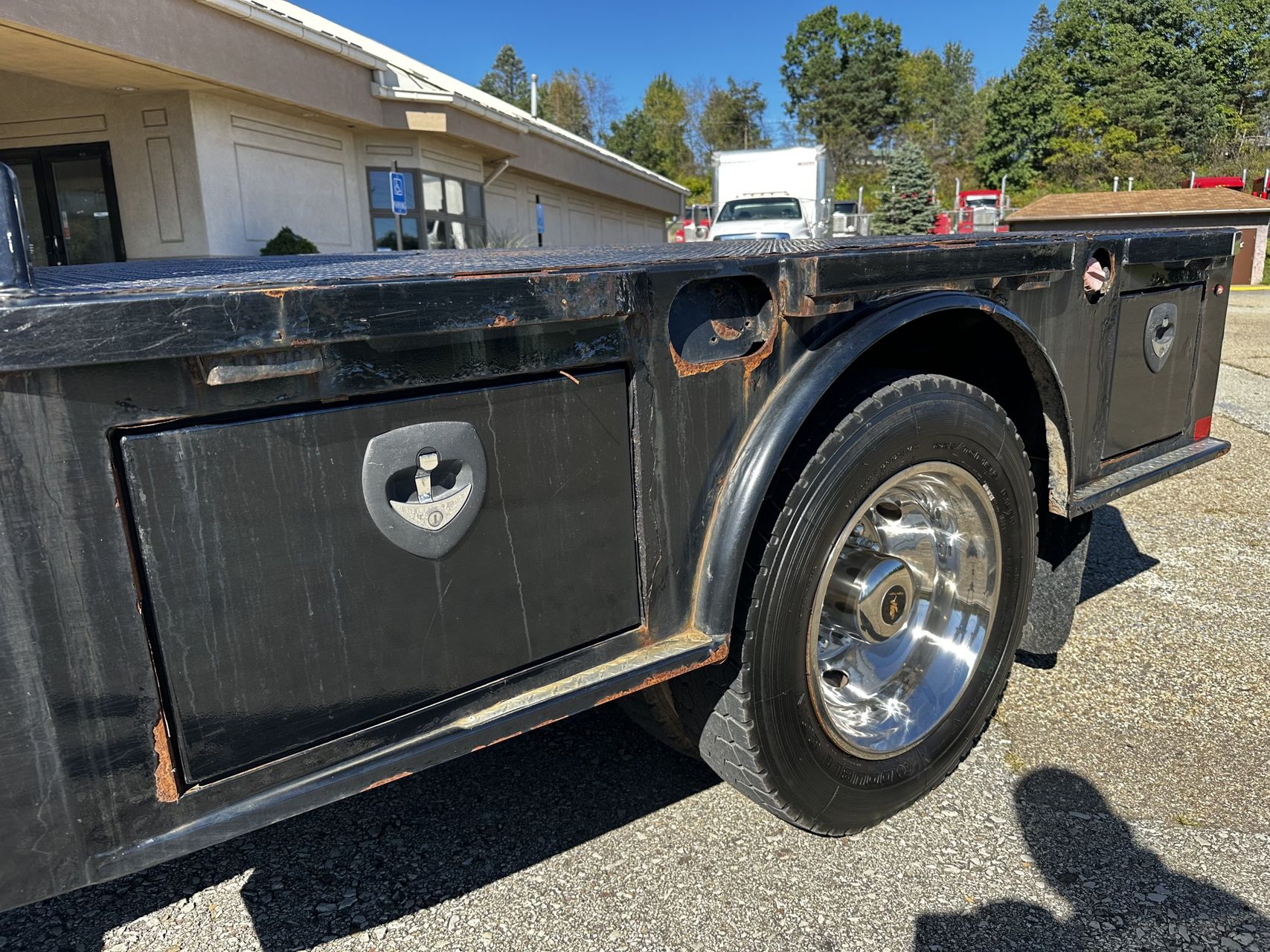 2005 Ford F-550 Skirted Flatbe 20