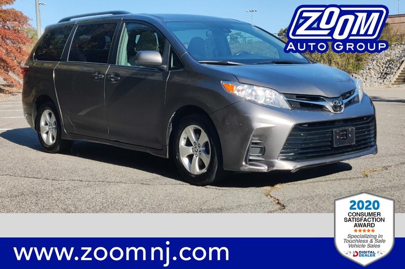 2018 toyota sienna le best sale 8 passenger