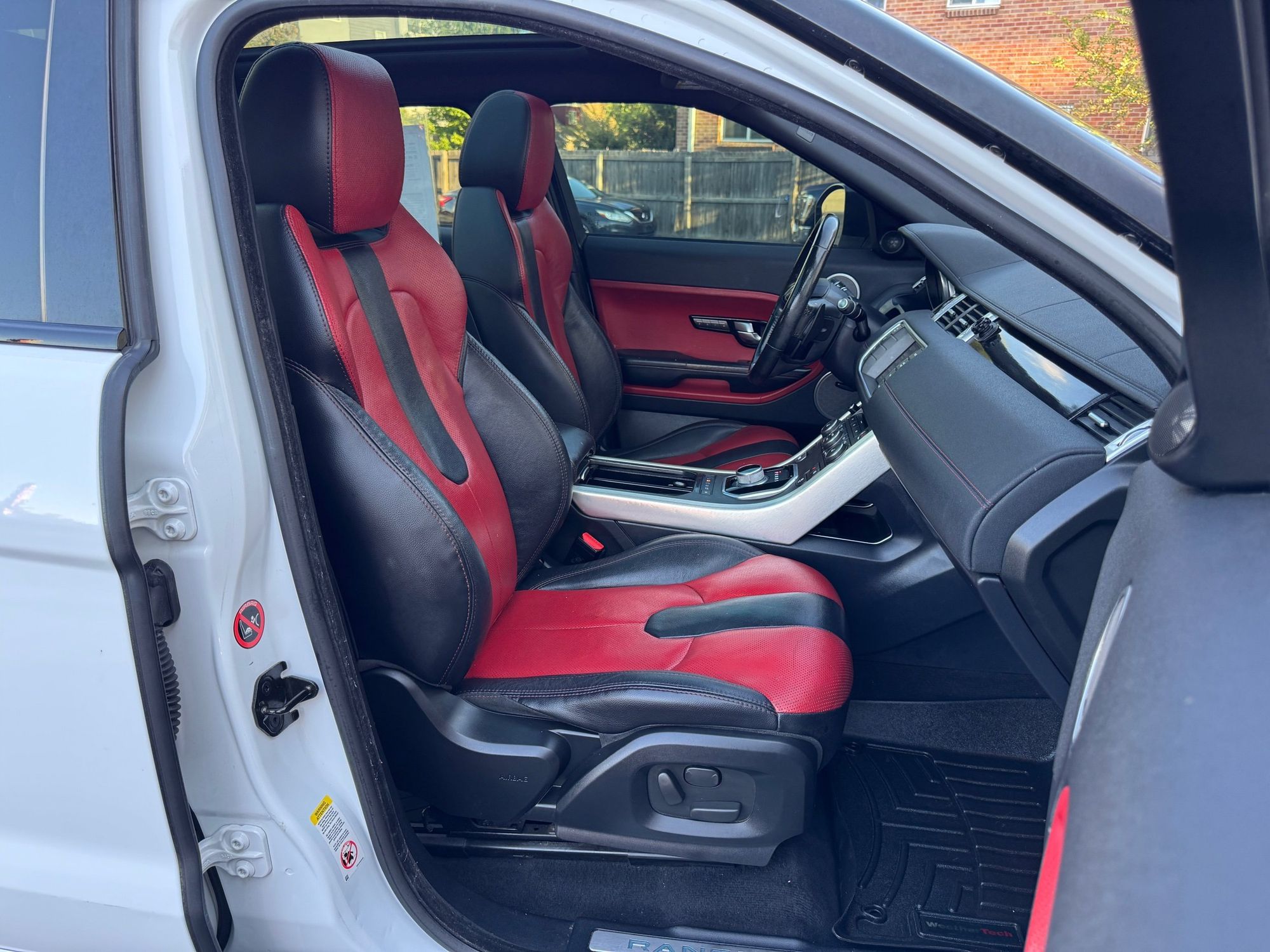 2015 Land Rover Range Rover Evoque Dynamic Premium photo 17