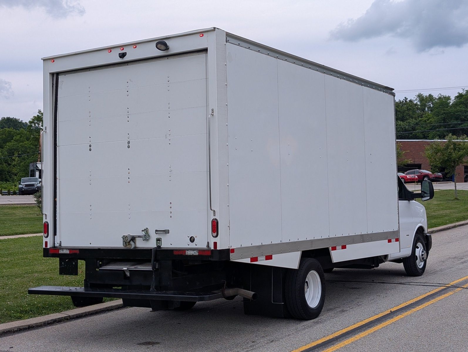 2024 Chevrolet Express Cutaway 25