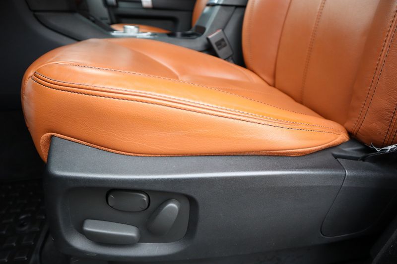 2016 Land Rover LR4 Photos