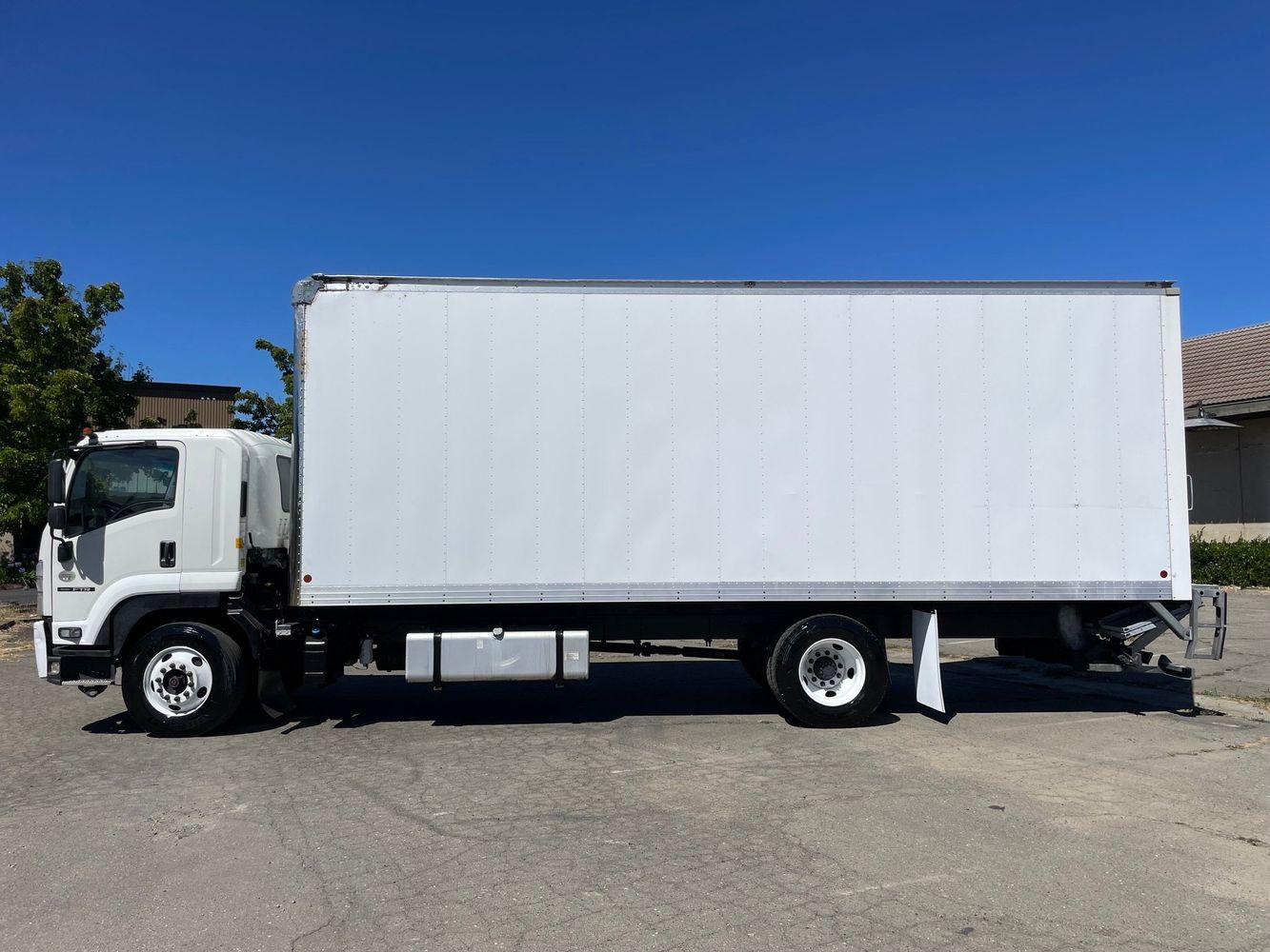 2022 Isuzu FTR's photo