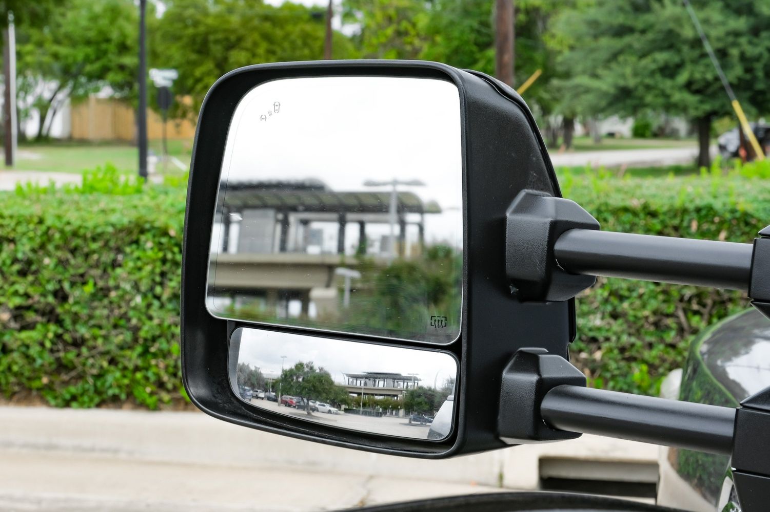 2017 Nissan Titan SL photo 37