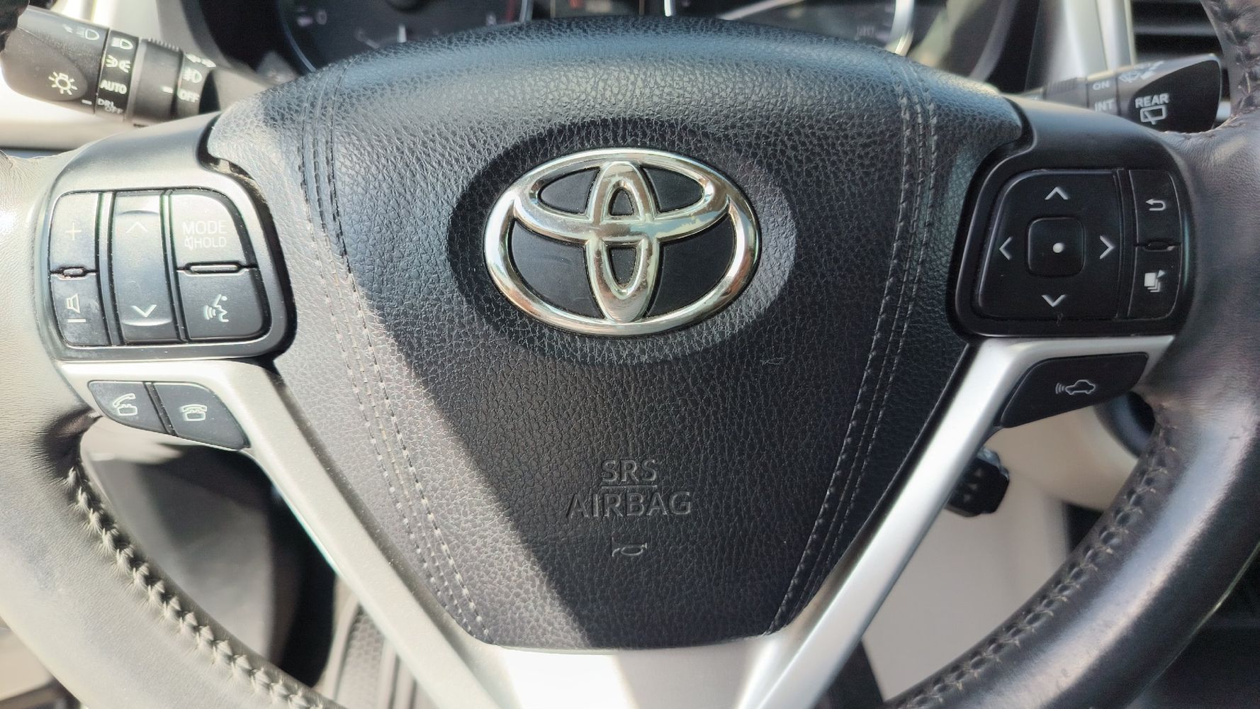 2016 Toyota Highlander Base Hybrid photo 24