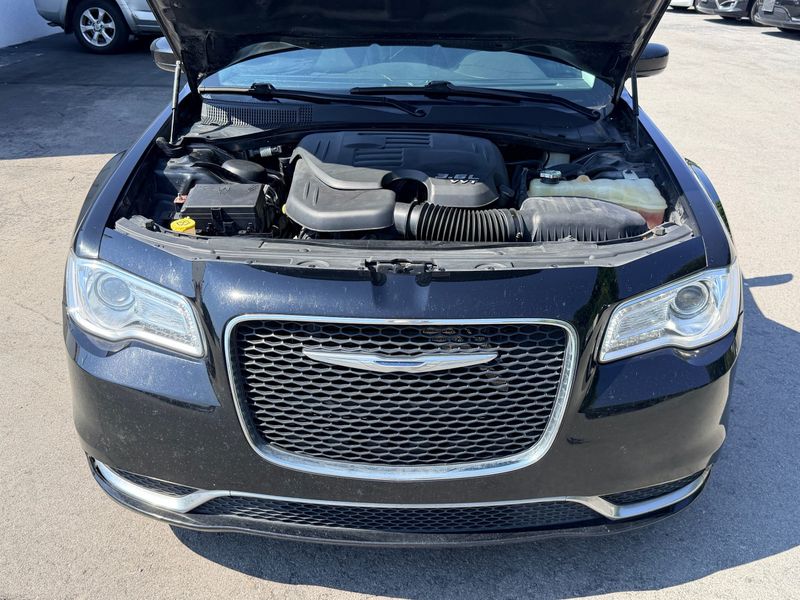 2016 Chrysler 300 Limited | Car Nation