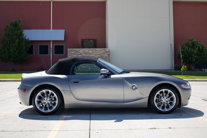 2004 BMW Z4 2.5i | Storm Mountain Motors