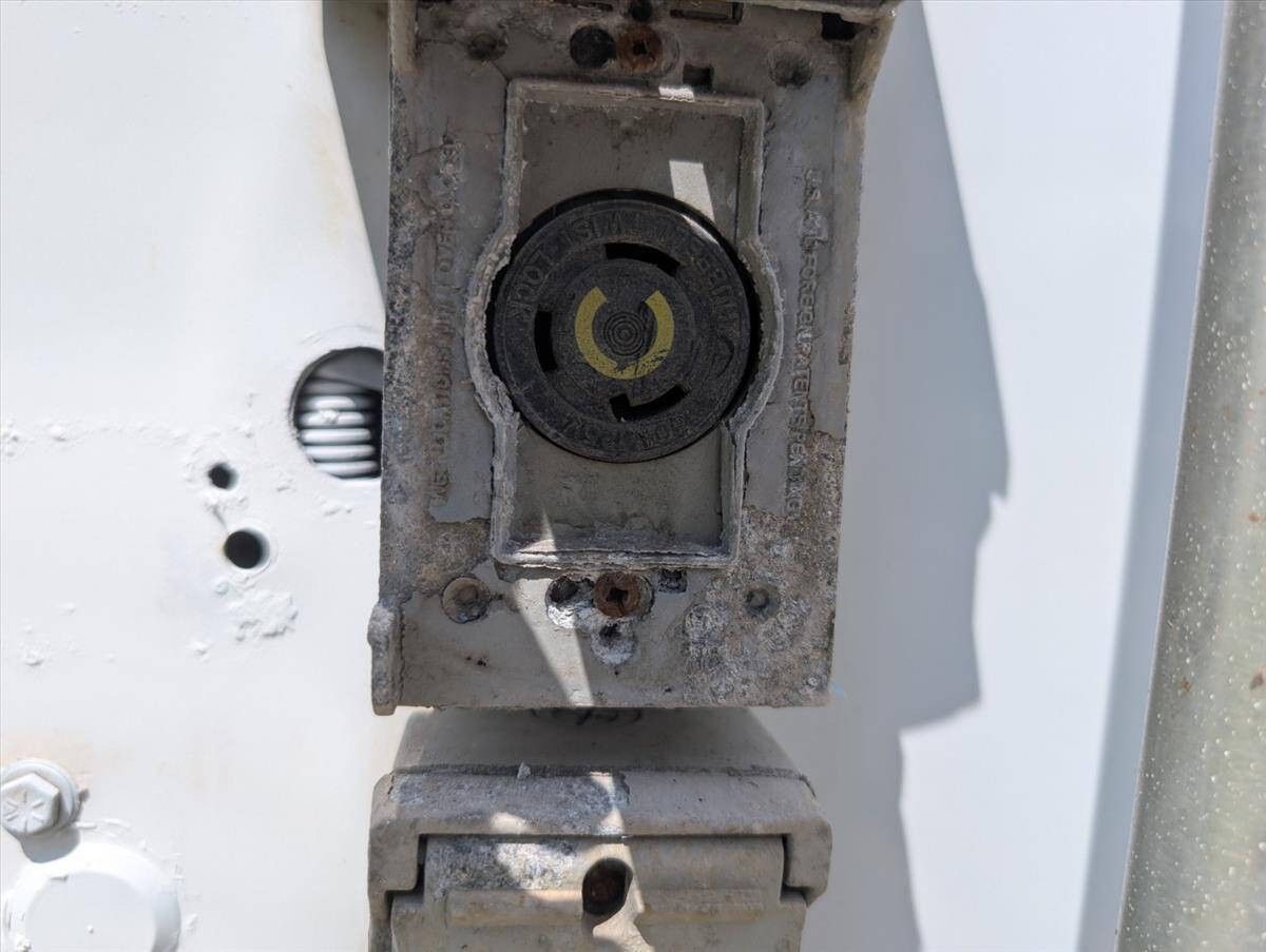 2011 Ford F-550 Super Duty 51