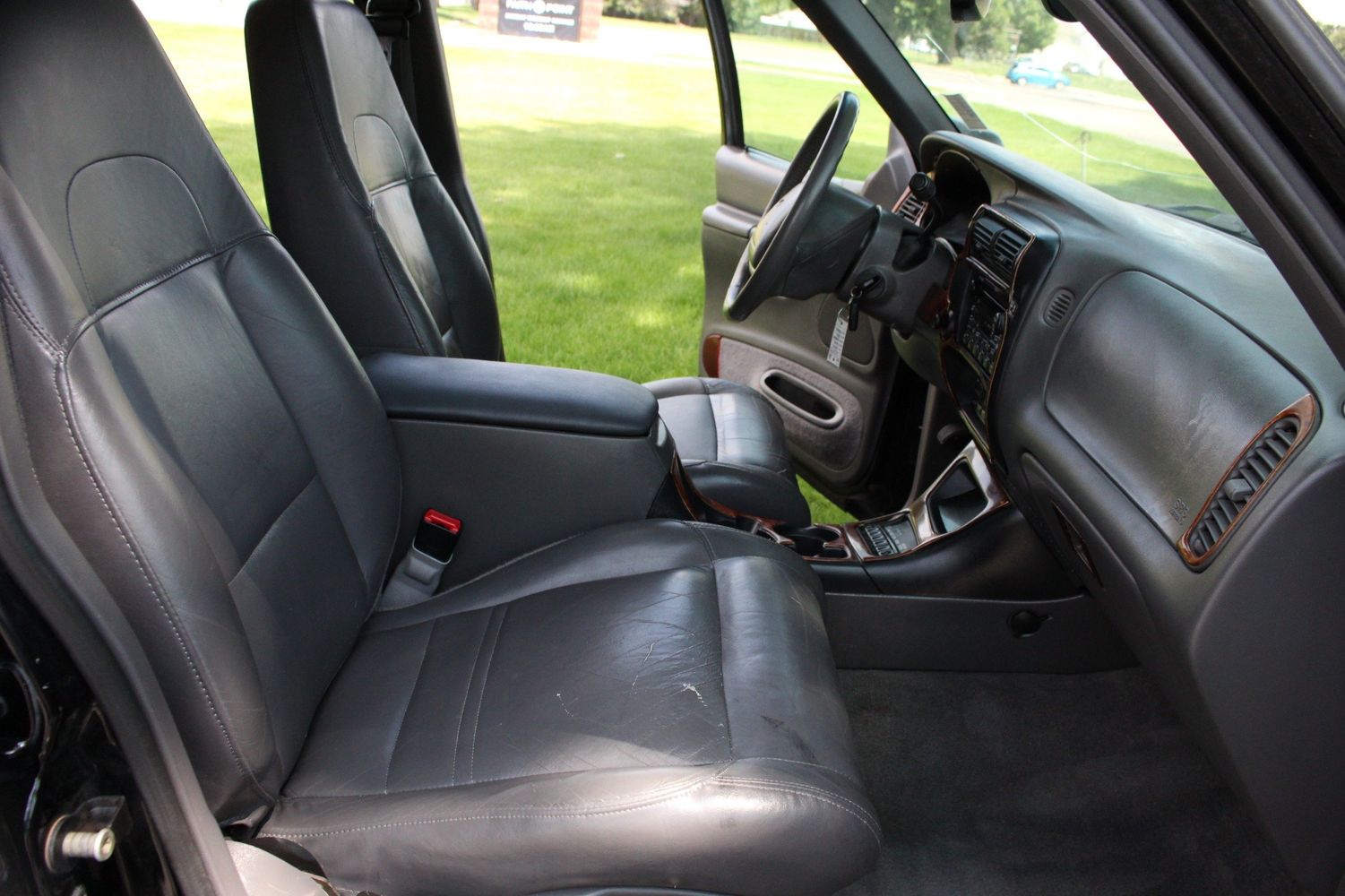 2001 Ford Explorer Eddie Bauer | Victory Motors of Colorado