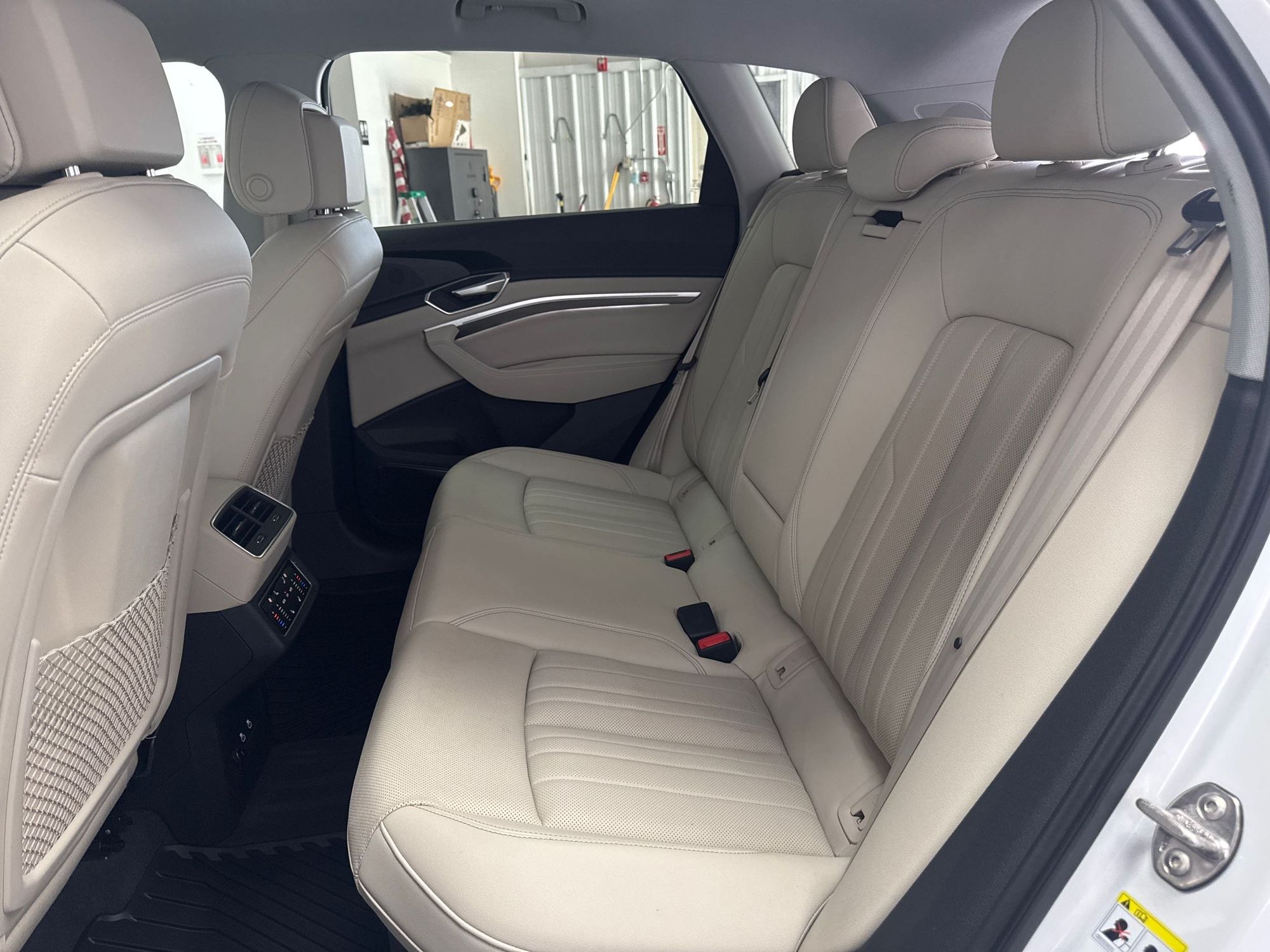 2022 Audi e-tron Premium Plus photo 17