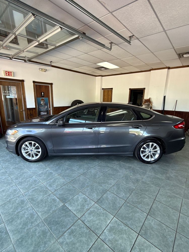2019 Ford Fusion SE photo 4
