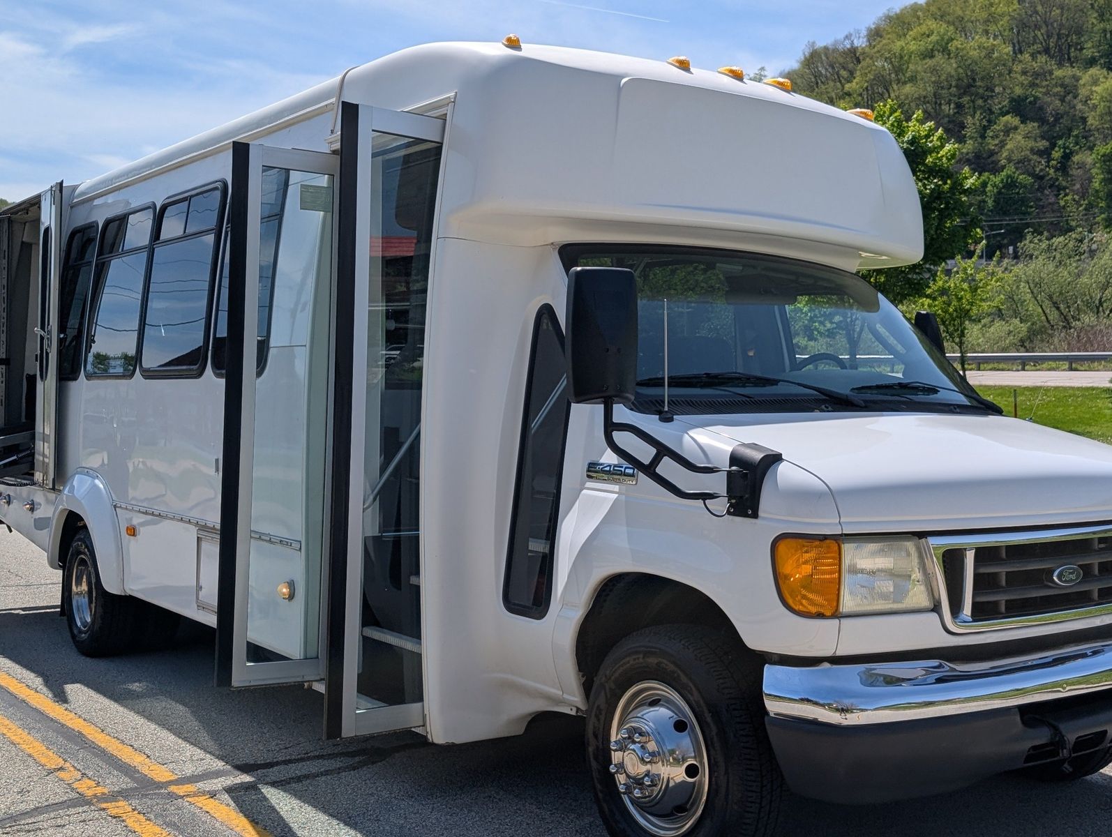 2007 Ford E-450 Cutaway 22