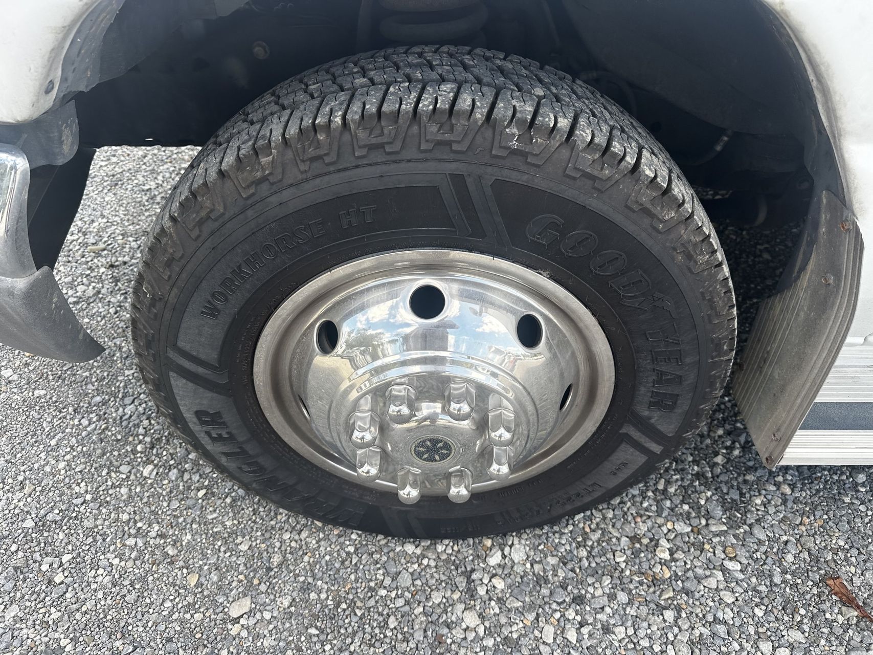 2006 Ford E-450 23