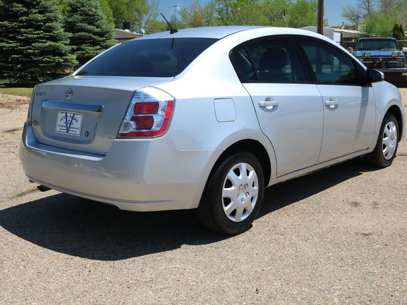 2011 Nissan Sentra Photos