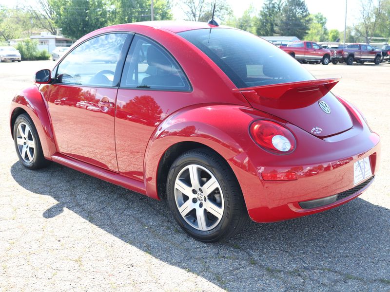 2006 Volkswagen New Beetle Photos