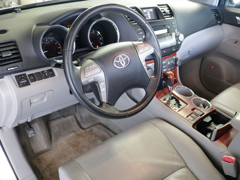 2008 Toyota Highlander Photos