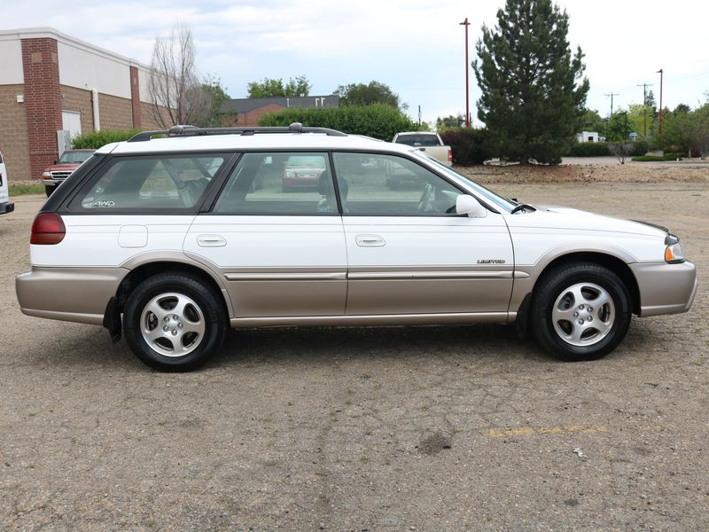 1999 Subaru Outback Photos