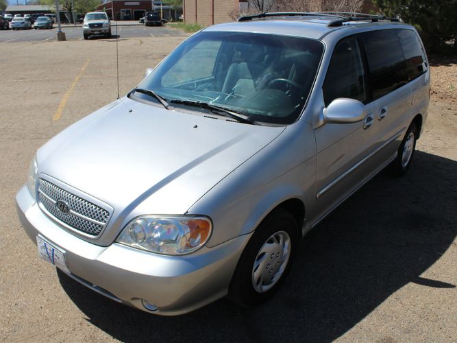 2005 Kia Sedona LX | Victory Motors of Colorado