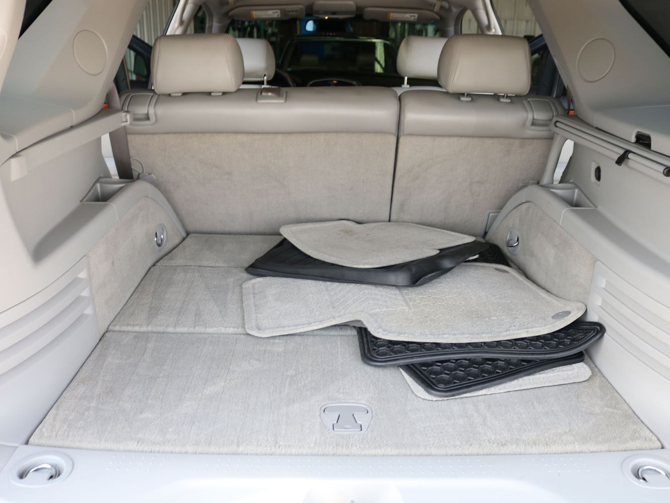 Cadillac srx 3rd row 2025
