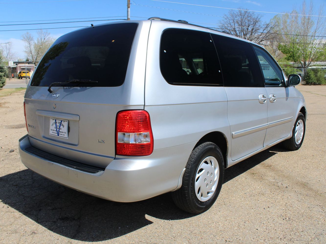 2005 Kia Sedona LX | Victory Motors of Colorado